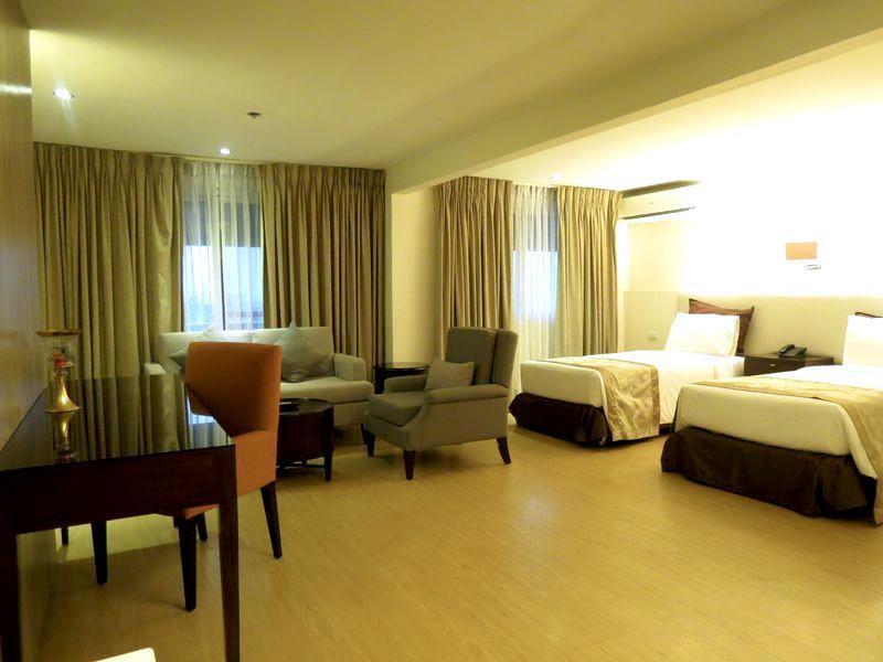 Imperial Palace Suites Ciudad Quezon Exterior foto
